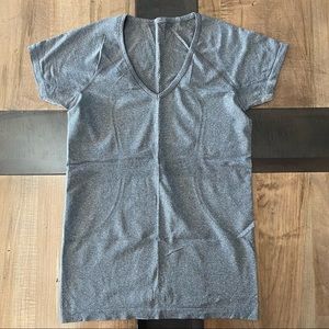 lululemon athletica Women's Swiftly V-Neck Size 10